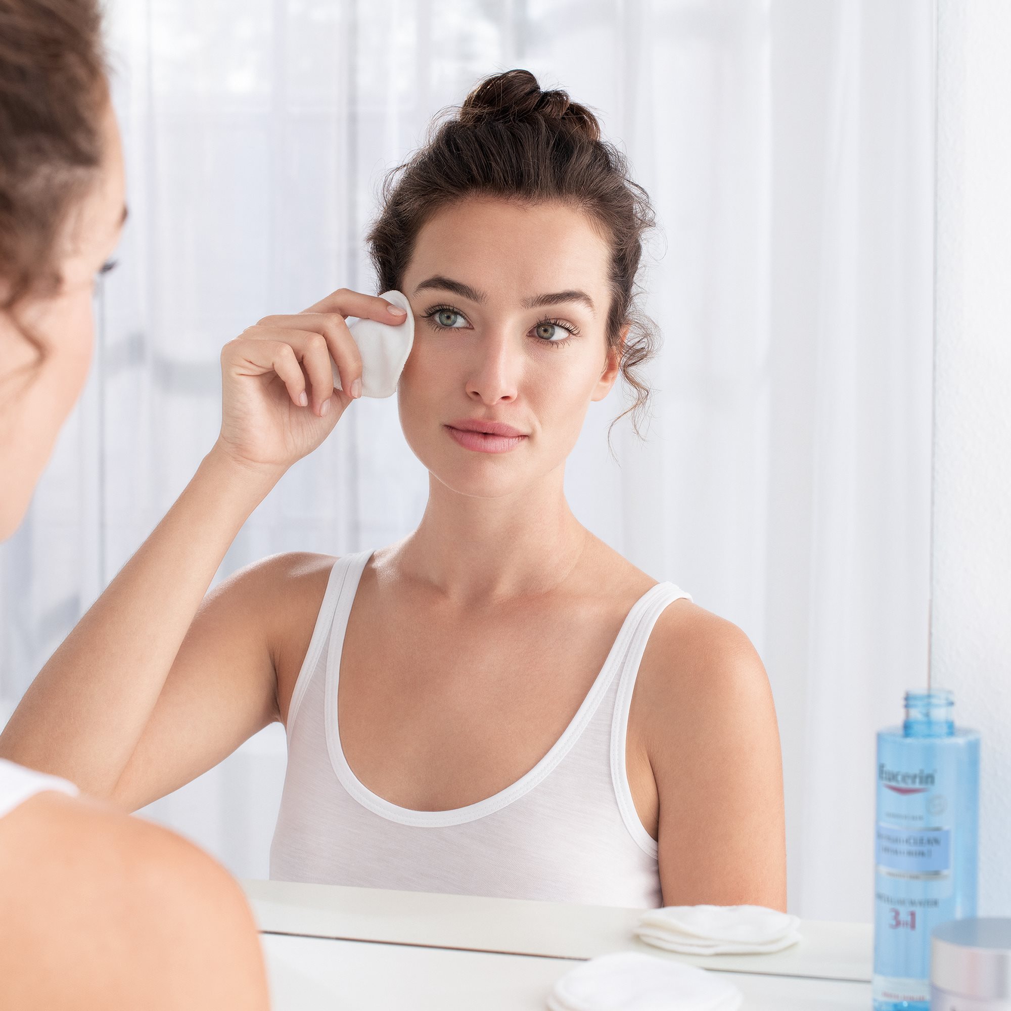 Шелушение кожи на лице: причины возникновения и лечение | Eucerin